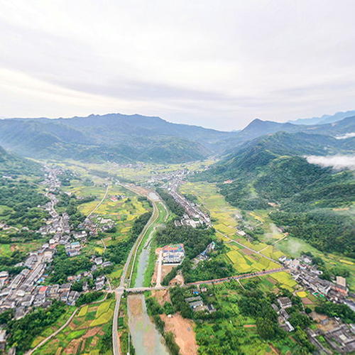 闹村秋色