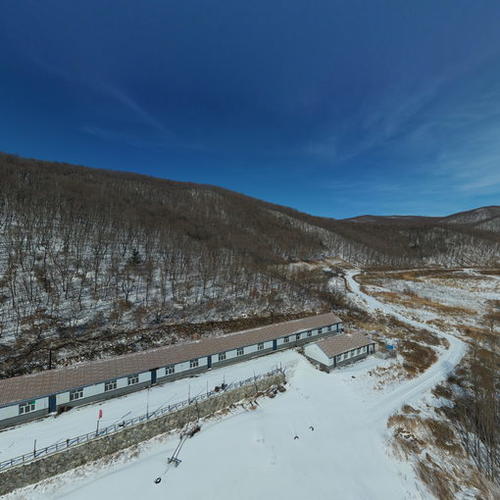 雪后小山村